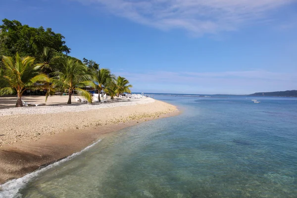 Trópusi sziget strandra néző Vanuatu - Csendes-óceán déli — Stock Fotó