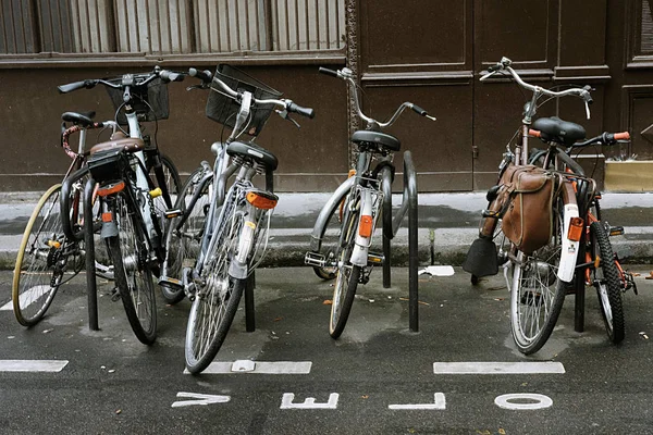 Street Párizsban Párizs Kerékpár Parkoló — Stock Fotó