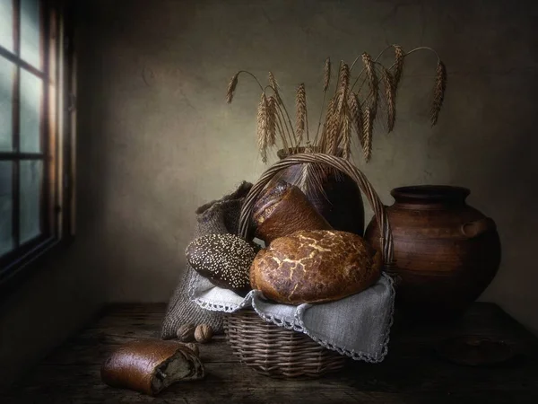 Rustikales Stillleben Mit Brot Und Gebäck — Stockfoto