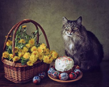Paskalya natürmortu ve meraklı kedicik