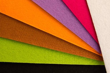 Renkli keçenin geometrik desen modu 