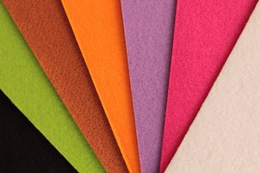 Renkli keçenin geometrik desen modu 