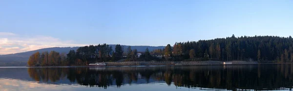 Vista Panorâmica Floresta Verde Com Lago — Fotografia de Stock