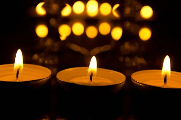 Fondo Romántico Con Velas Vidrio Velas Naturaleza Muerta Oscura Vidrio — Foto de Stock