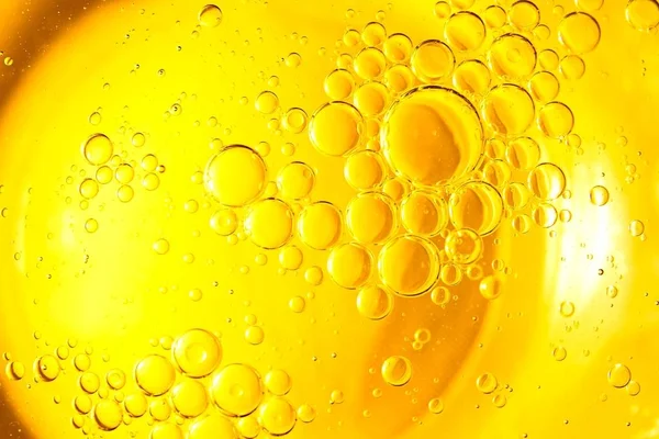 Gul Bakgrund Matlagning Olja Bubblor Och Droppar Vatten — Stockfoto
