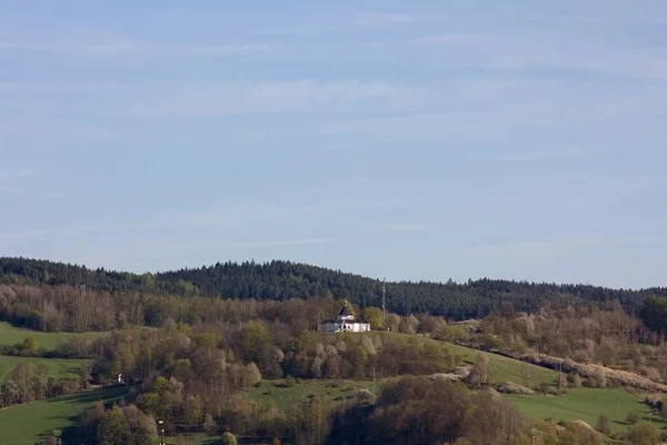 Vackert Landskap Med Kyrkan — Stockfoto