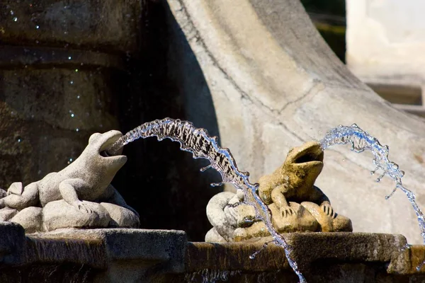 Des Gouttes Eau Éclaboussant Ciel Bleu Été Des Gouttes Eau — Photo