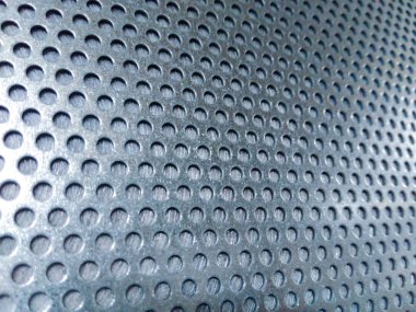 Delikli sac, delikli demir plaka makine arka plan üzerinde.