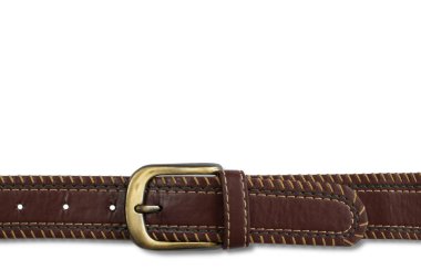 İzole edilmiş beyaz arka planda dişi kahverengi yapay deri kemer.