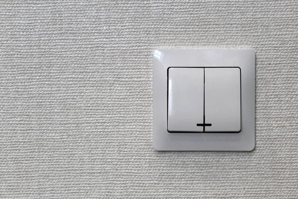 Interruptor de iluminación electrónico con fondo de pared blanca energía  eléctrica doméstica