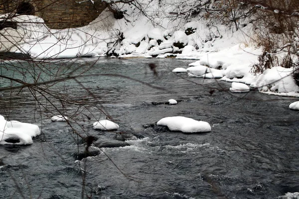 Kleiner Fluss Mit Kleinem Wasserfall Winter — Stockfoto