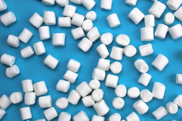 Small White Marshmallows Blue Background — Stock Photo, Image