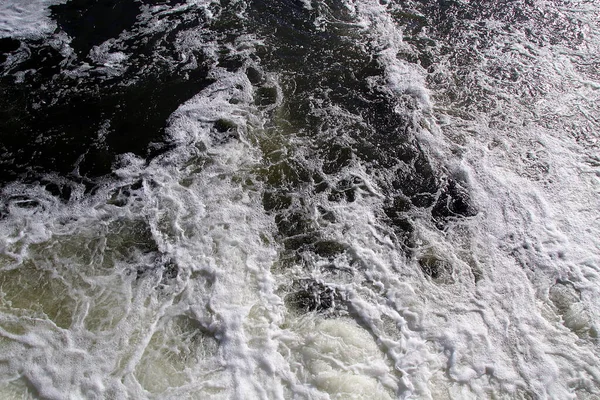 Acqua Bollente Nel Fiume Schiuma Causa Una Cascata — Foto Stock