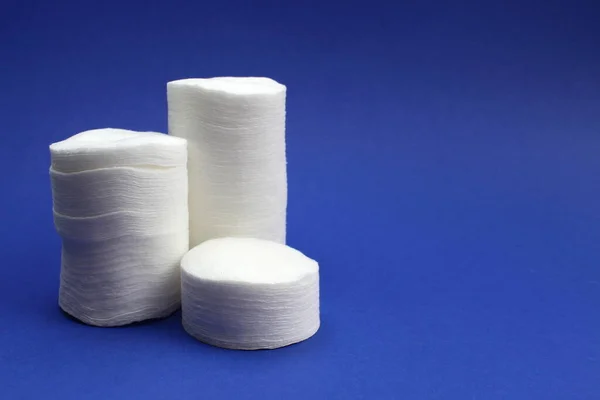 Cotton Pads Stacked Blue Background — Stockfoto