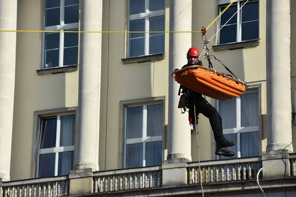 Firefighter Safe Descent High Building — Stock Photo, Image