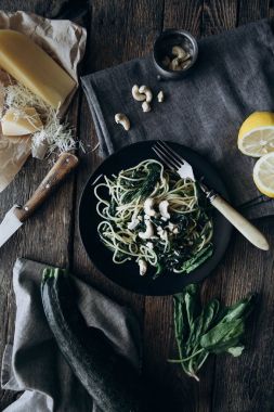 Ispanak ve kabak bir da'da spagetti güzel hizmet