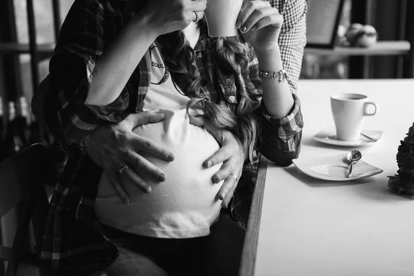 Pregnant Couple Cafe Close Photo — Stock Photo, Image