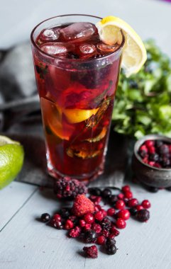 bir cam bardak limonata yenileme berry