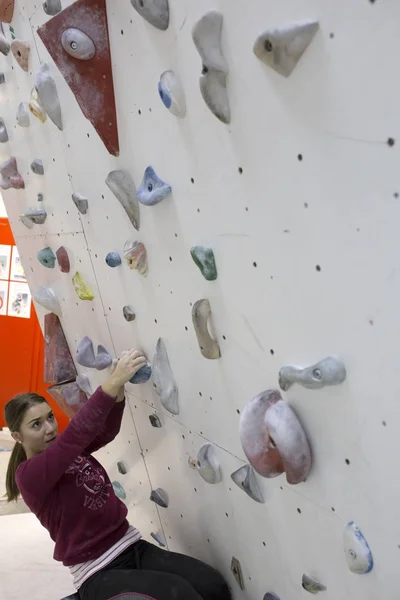 Escalada Roca Interior Femenina — Foto de Stock