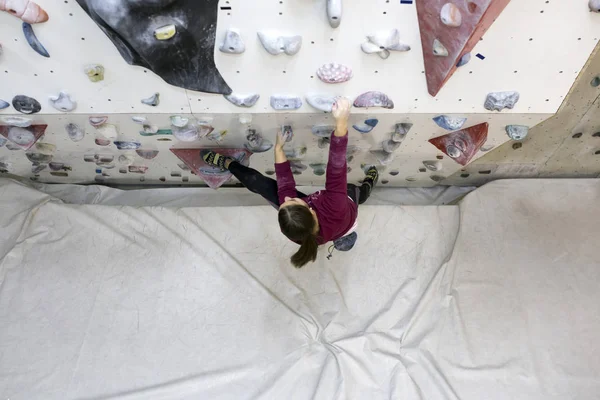 Escalada Roca Interior Escalada Femenina — Foto de Stock