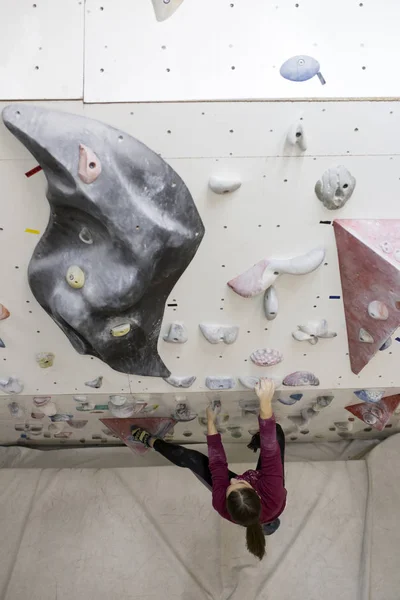 Escalada Roca Interior Femenina — Foto de Stock