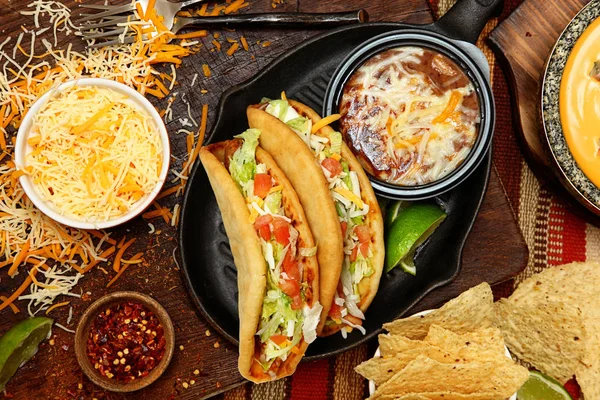 Chalupa Dinner at Restaurant Table — Stock Photo, Image
