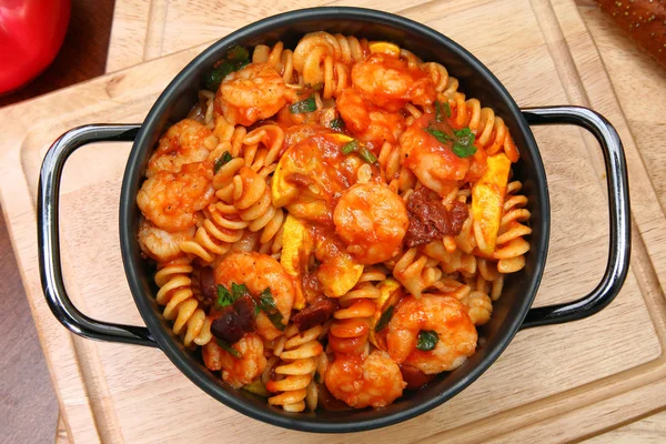 새우와 Fusilli 파스타 — 스톡 사진