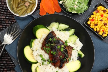 Soya marine edilmiş tavuk uyluk