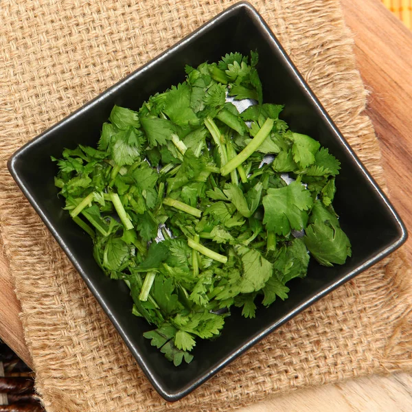 Chopped Cilantro in bowl on table. — Stock Photo, Image