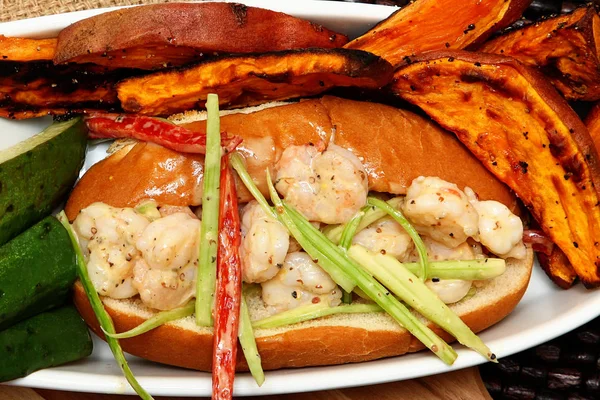 Hot shrimp poboy with sweet potato fries — Stock Photo, Image