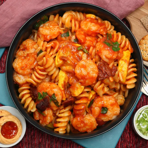 Garnalen Fusilli Pasta Rechtenvrije Stockfoto's