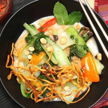 Tay tarzı Hindistan cevizi ve limon Wonton çorba