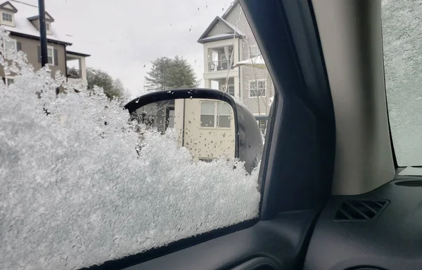 Car Window Iced Parking Lot Apartment Complex — Stock Photo, Image