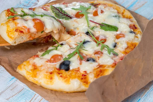Аппетитный Крупный План Пиццы Ужин Дома — стоковое фото
