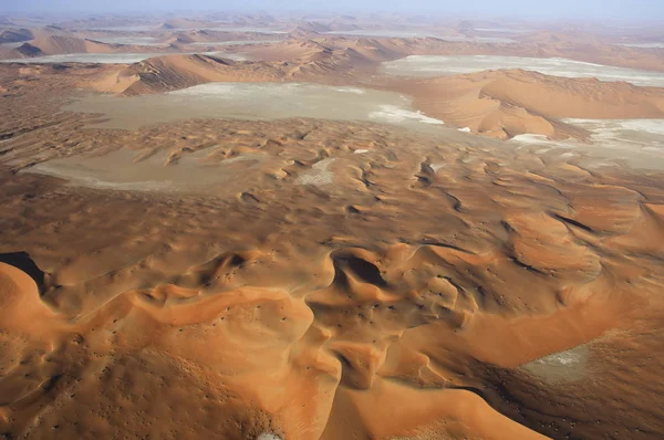 Vue aérienne des dunes de sable à Rub Al Khali — Photo