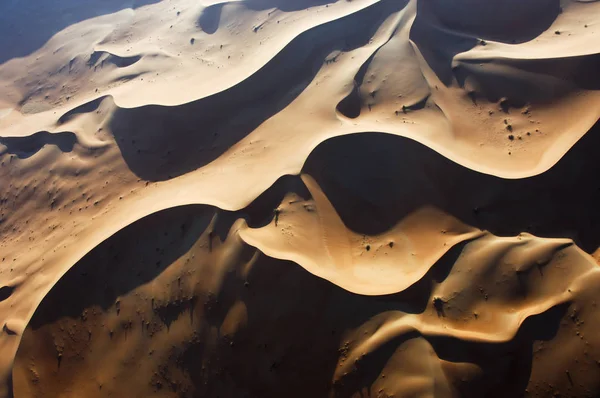 Luchtfoto van zandduinen op Rub Al Khali — Stockfoto