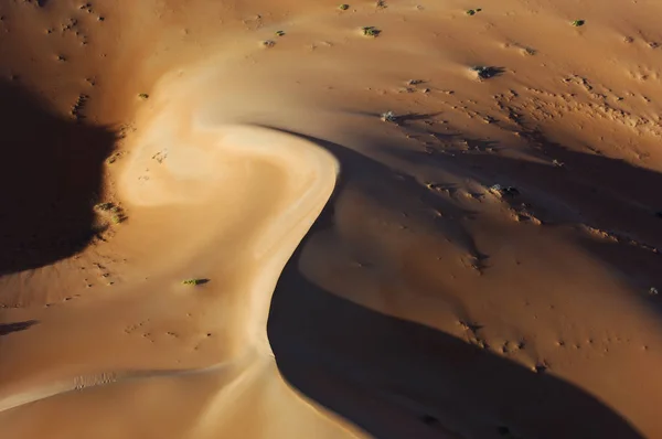 Luchtfoto van zandduinen op Rub Al Khali — Stockfoto