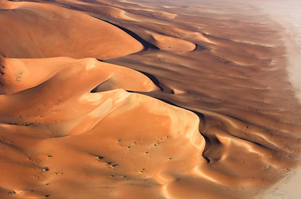Luchtfoto van zandduinen op Rub Al Khali — Stockfoto