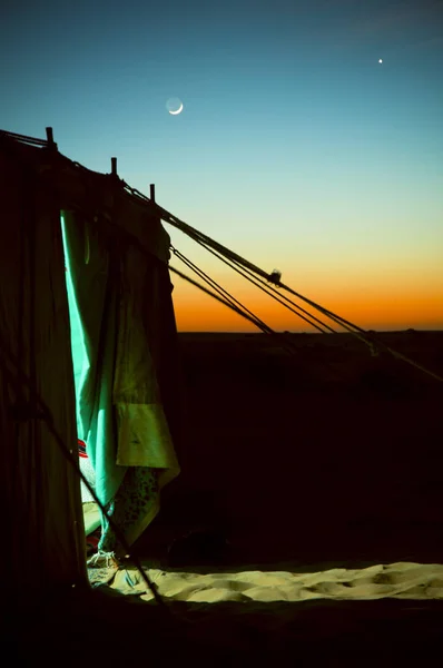 Vista nocturna de una tienda de campaña en Rub Al Khali —  Fotos de Stock
