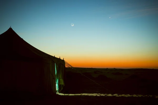 Nacht uitzicht op een tent op de Rub Al Khali — Stockfoto