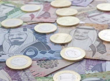 Yeni Suudi Arabistan Riyali banknot ve madeni paraların Kral Salman gösterilen