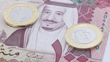 Suudi Arabistan Riyali 100 banknot ve yeni para