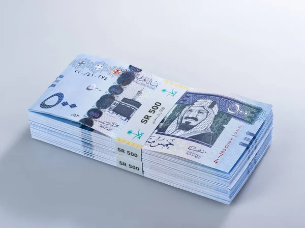 Kral Abdulazi görüntü ile 500 Suudi Arabistan Riyali banknotlar yığını