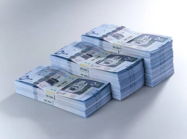 Kral Gegiç görüntü ile 500 Suudi Arabistan Riyali banknotlar yığınları