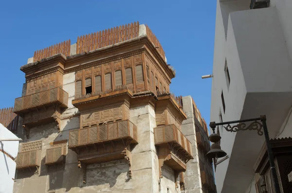 Edificios y calles de la ciudad vieja de Jeddah — Foto de Stock