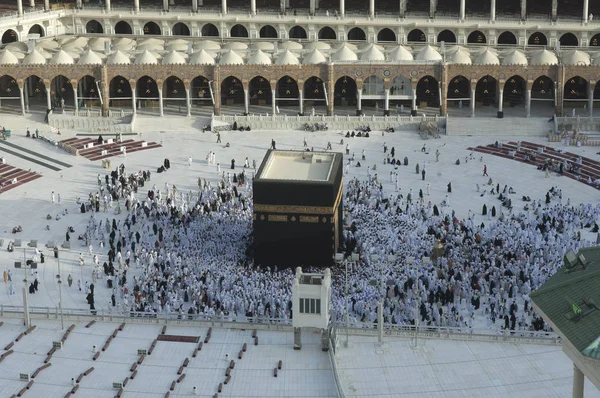 Prière et Tawaf des Musulmans Autour d'AlKaaba à La Mecque, Arabie Saoudite, Vue Aérienne — Photo