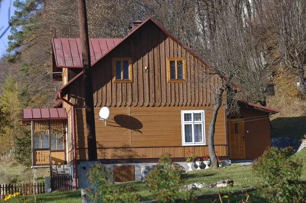 Drewniany dom w ojcowski Village znajduje się w południowej spr. — Zdjęcie stockowe