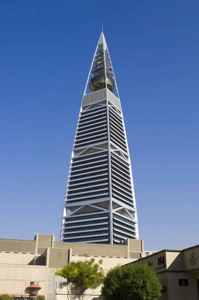 Riyad - 21 Ekim: Al Faisaliah Kulesi ve çevresi dengesi üzerinde