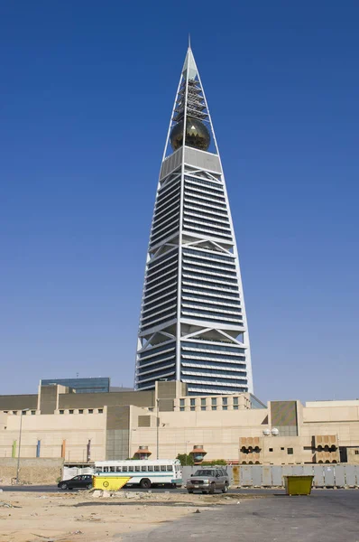 Riyad - 21 Ekim: Al Faisaliah Kulesi ve çevresi dengesi üzerinde