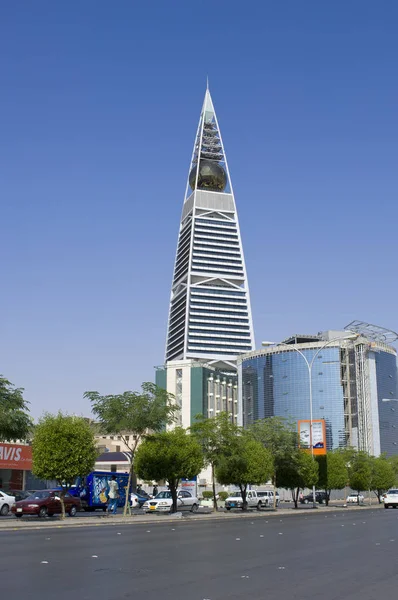 アル ファイサリア タワーとその周辺 2007 年 10 月 21 日の上 — ストック写真